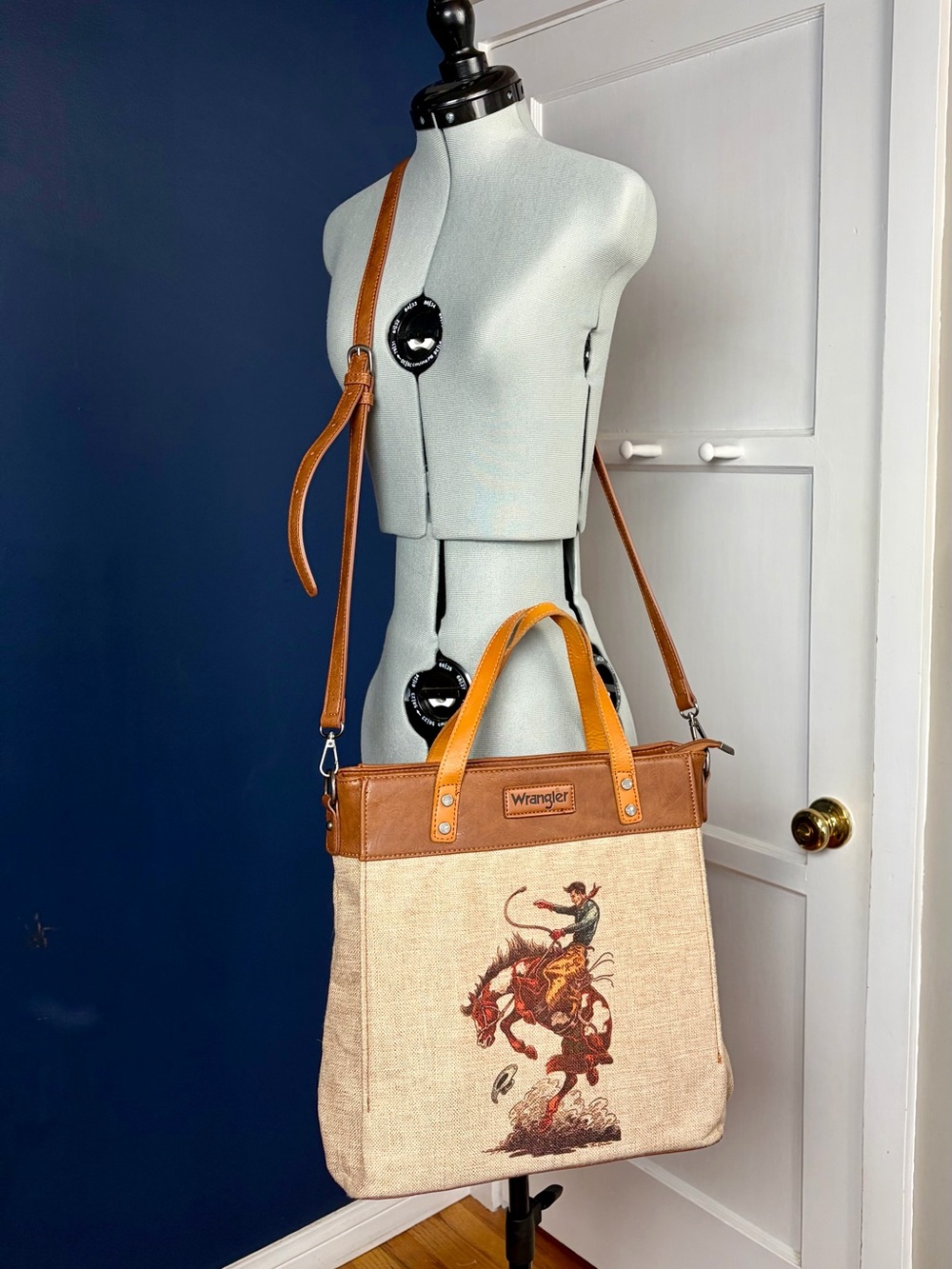 Wrangler Canvas Bucking Bronc Tote, PV Trim,leather handles, Xbody strap, unworn - Picture 9 of 14